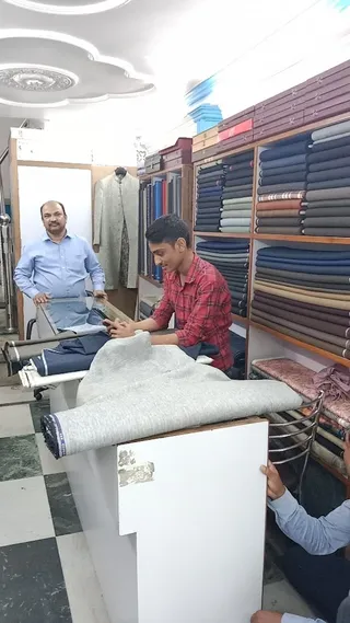 HAFEEZ AHMED AND SONS Tailors & Drapers — photo 1