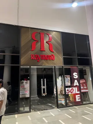 The Raymond Shop — photo 2