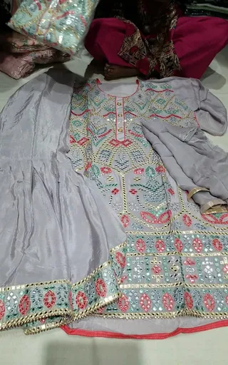 Mutiyaar Boutique - Pick-Stitch-Deliver — photo 3