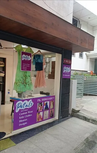 Petals Boutique — photo 1