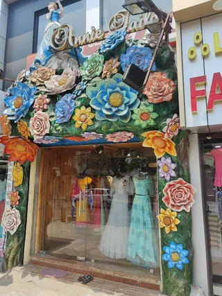 Annie Tailor — photo 2