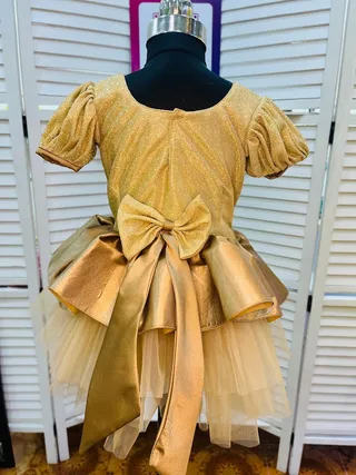 Ayil Tailoring Studio | Tailoring Your Thoughts | Aari work | Customised Boutique | Fashion Designer | Brooches work — work photo 4
