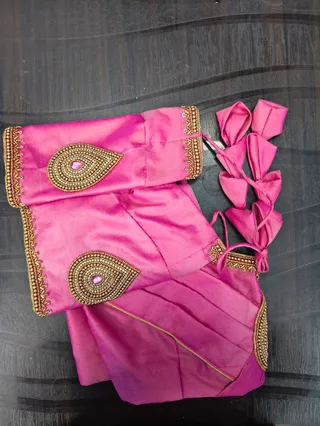 MANGAI WOMEN’S BOUTIQUE AND AARI DESIGNER'S — photo 1