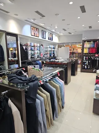 The Raymond shop — photo 1