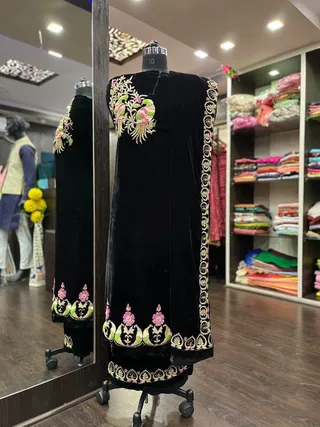 NEETU JALAN The Designer studio — work photo 4