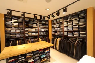 Reves - Raymond Mens Wear Shop — photo 1