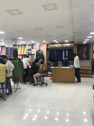 Radhe Textorium & Tailors — photo 2