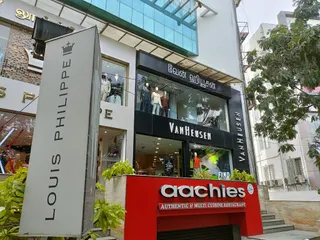 Van Heusen Men Clothing Store, Race Course Road — photo 1