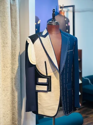 THE BLUE SUIT — photo 2