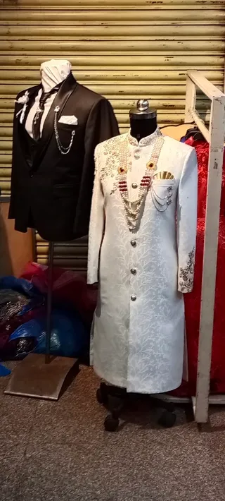 Danish workshop in Sitabuldi, Nagpur. Tailors — photo 1