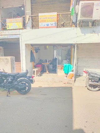 UP TO DATE TAILOR — photo 1