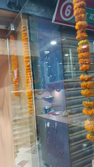 OM TAILORS — photo 2