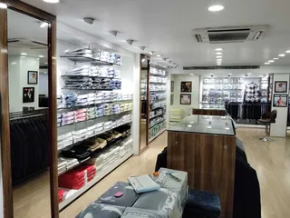 The Raymond shop — photo 3
