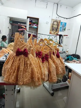 One Hour Stitching, Young ladies tailoring — work photo 4