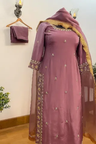 Simrat Boutique – Ladies Tailor & Designer Suits — photo 1