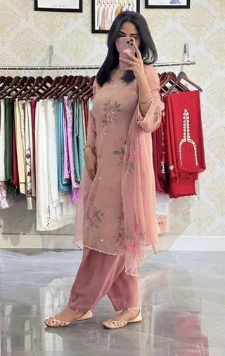 Simrat Boutique – Ladies Tailor & Designer Suits — work photo 4