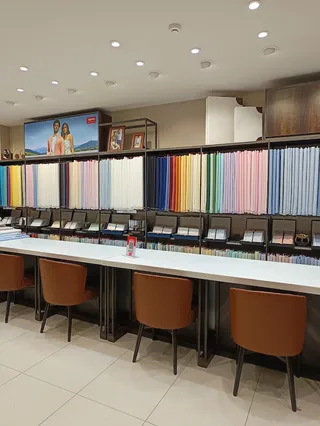 The Raymond Shop — photo 1
