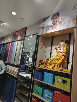 The Raymond shop — photo 1
