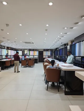 The Raymond shop — photo 1