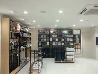 The Raymond shop — photo 1