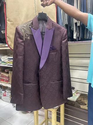 Bond's Tailors — photo 1