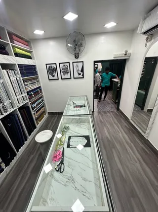 BESPOKE DESIGNER — photo 1