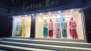 Ladies Eve — photo 2