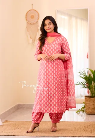 Dev Tailor - Ladies Specialist Tailor — photo 1